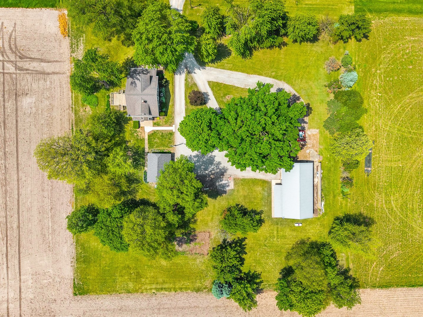 5664 Graff Road, Minier, IL 61759