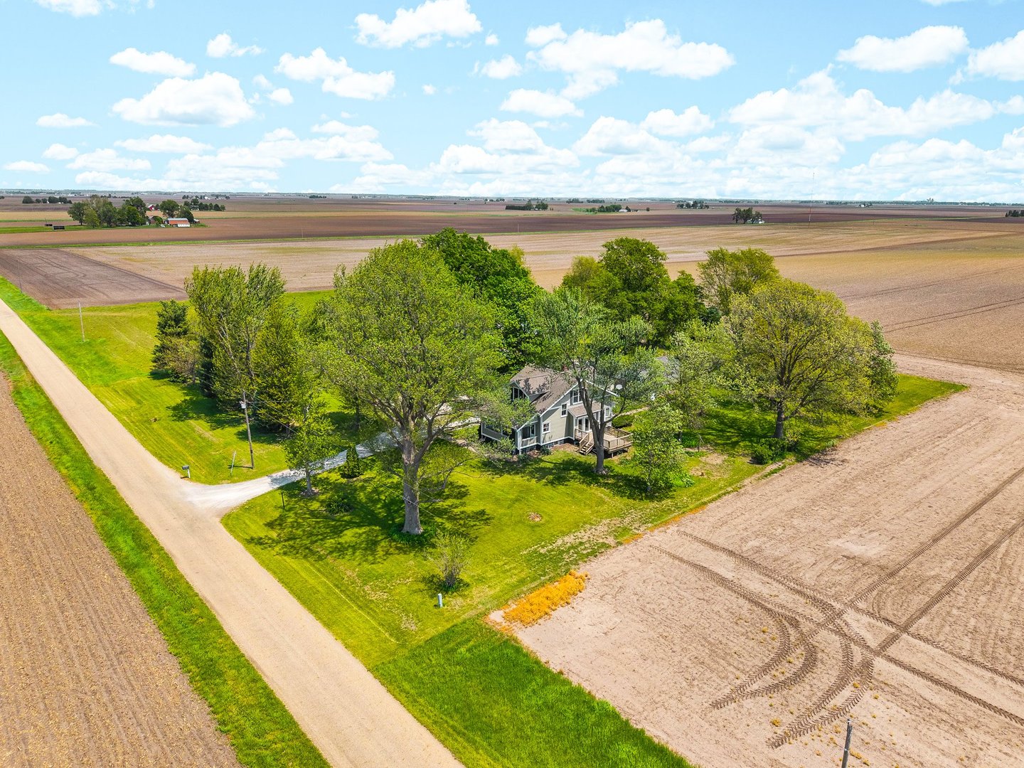5664 Graff Road, Minier, IL 61759