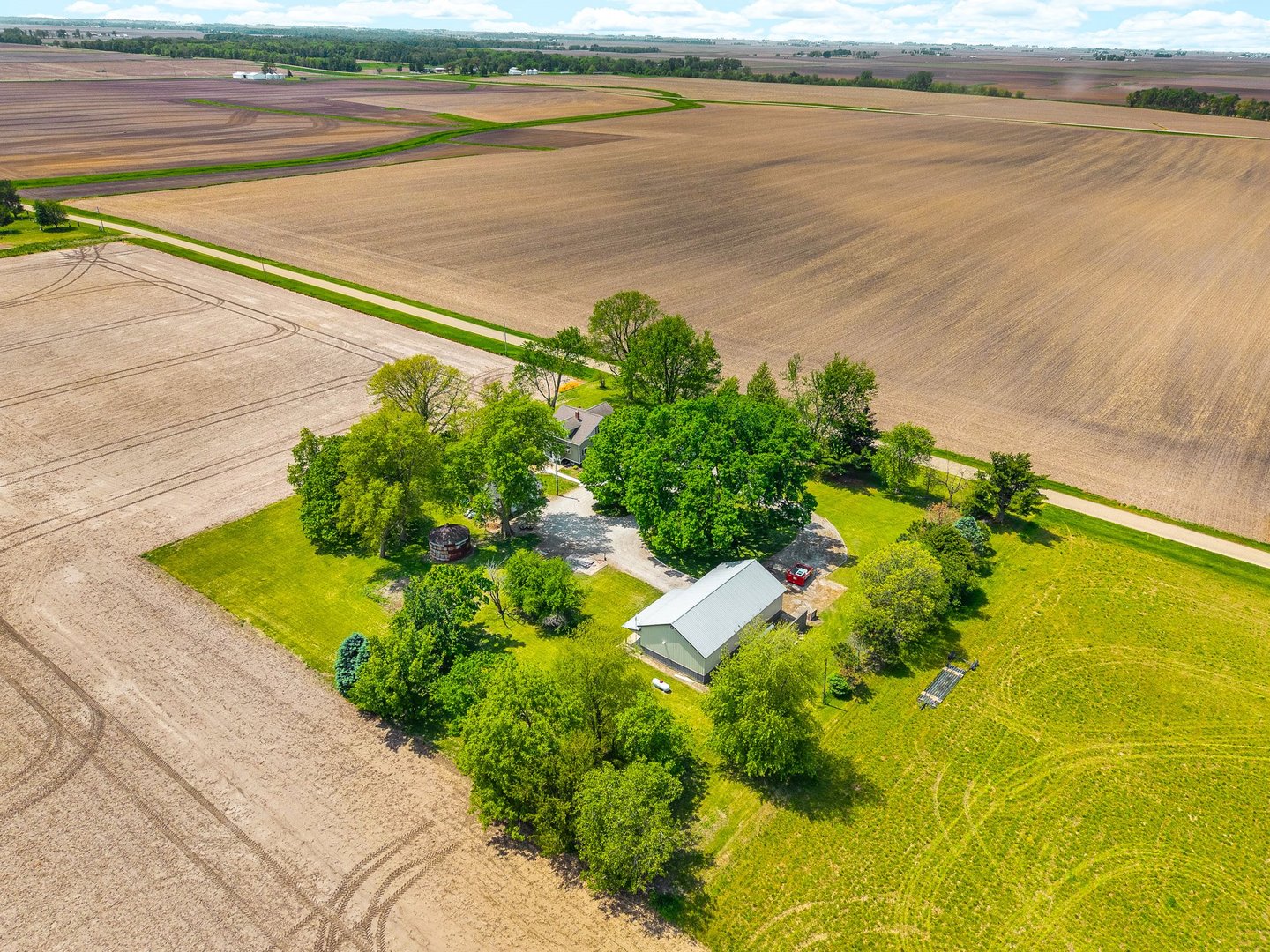 5664 Graff Road, Minier, IL 61759