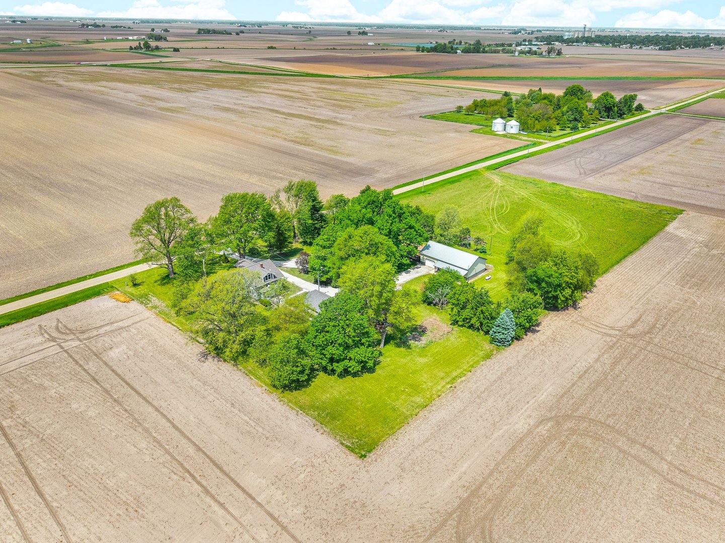 5664 Graff Road, Minier, IL 61759