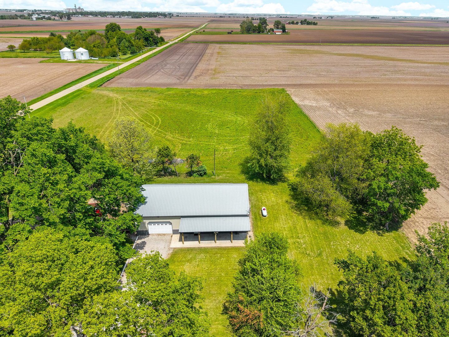 5664 Graff Road, Minier, IL 61759