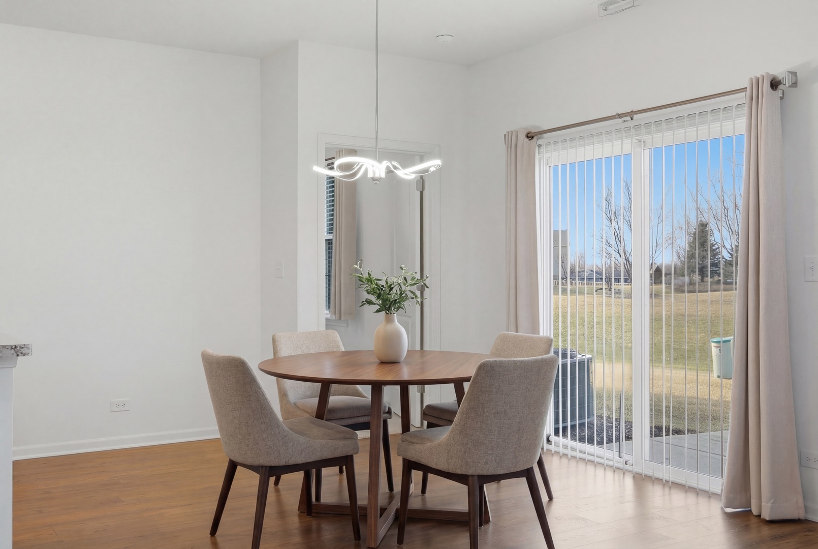 1882 Southern Circle #1882, Pingree Grove, IL 60140