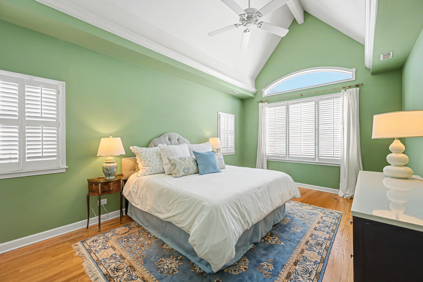 266 Exmoor Avenue, Glen Ellyn, IL 60137