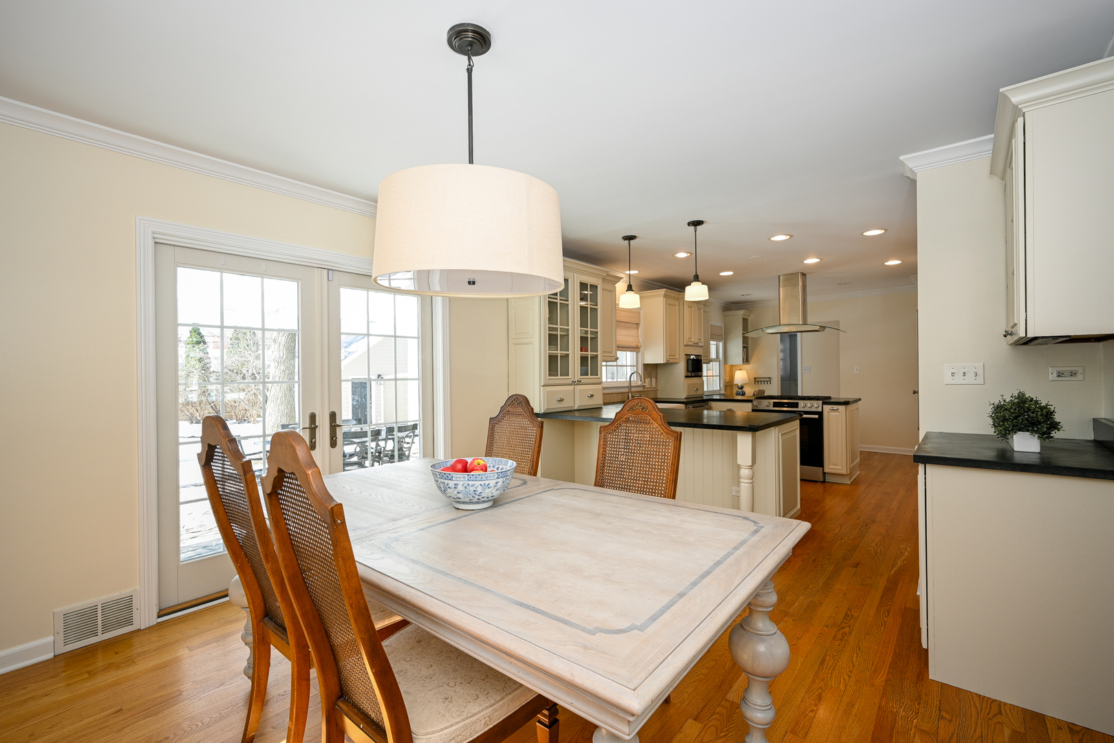 266 Exmoor Avenue, Glen Ellyn, IL 60137