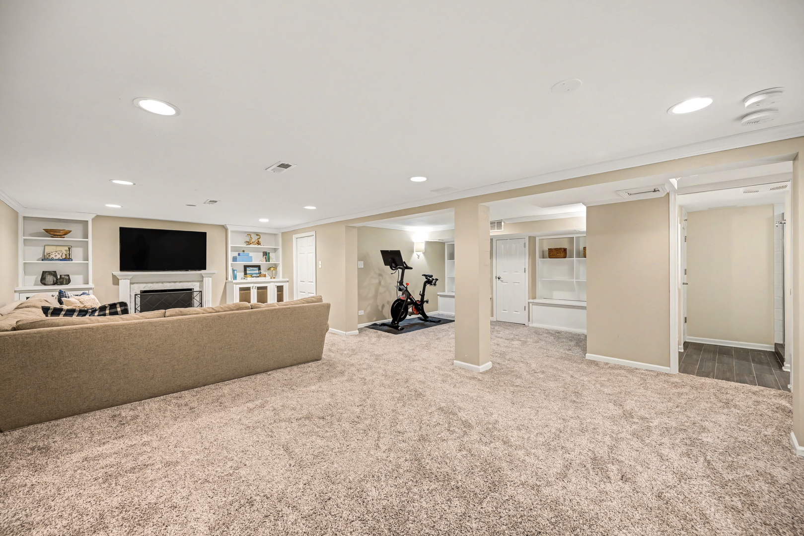 266 Exmoor Avenue, Glen Ellyn, IL 60137