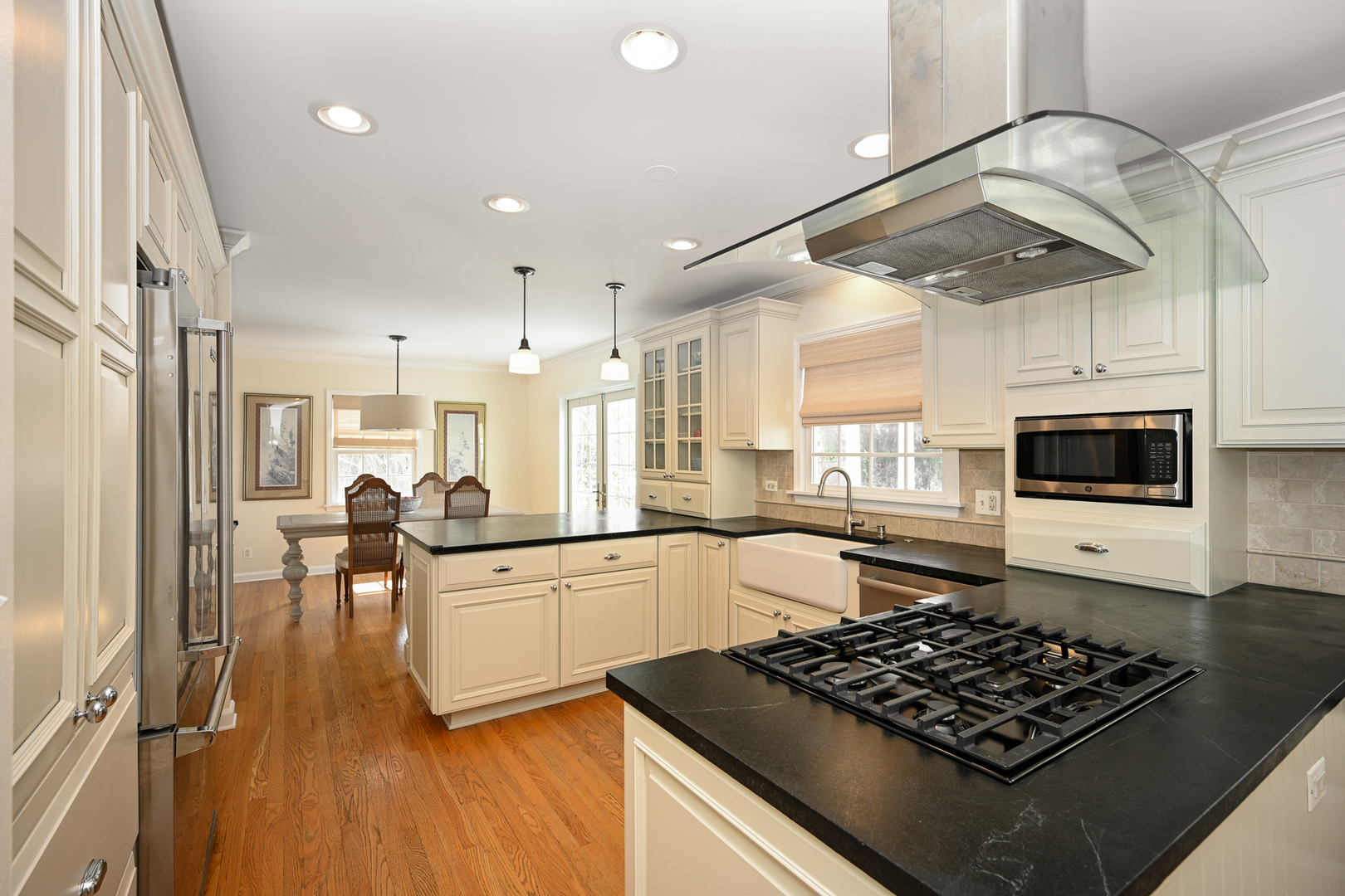 266 Exmoor Avenue, Glen Ellyn, IL 60137