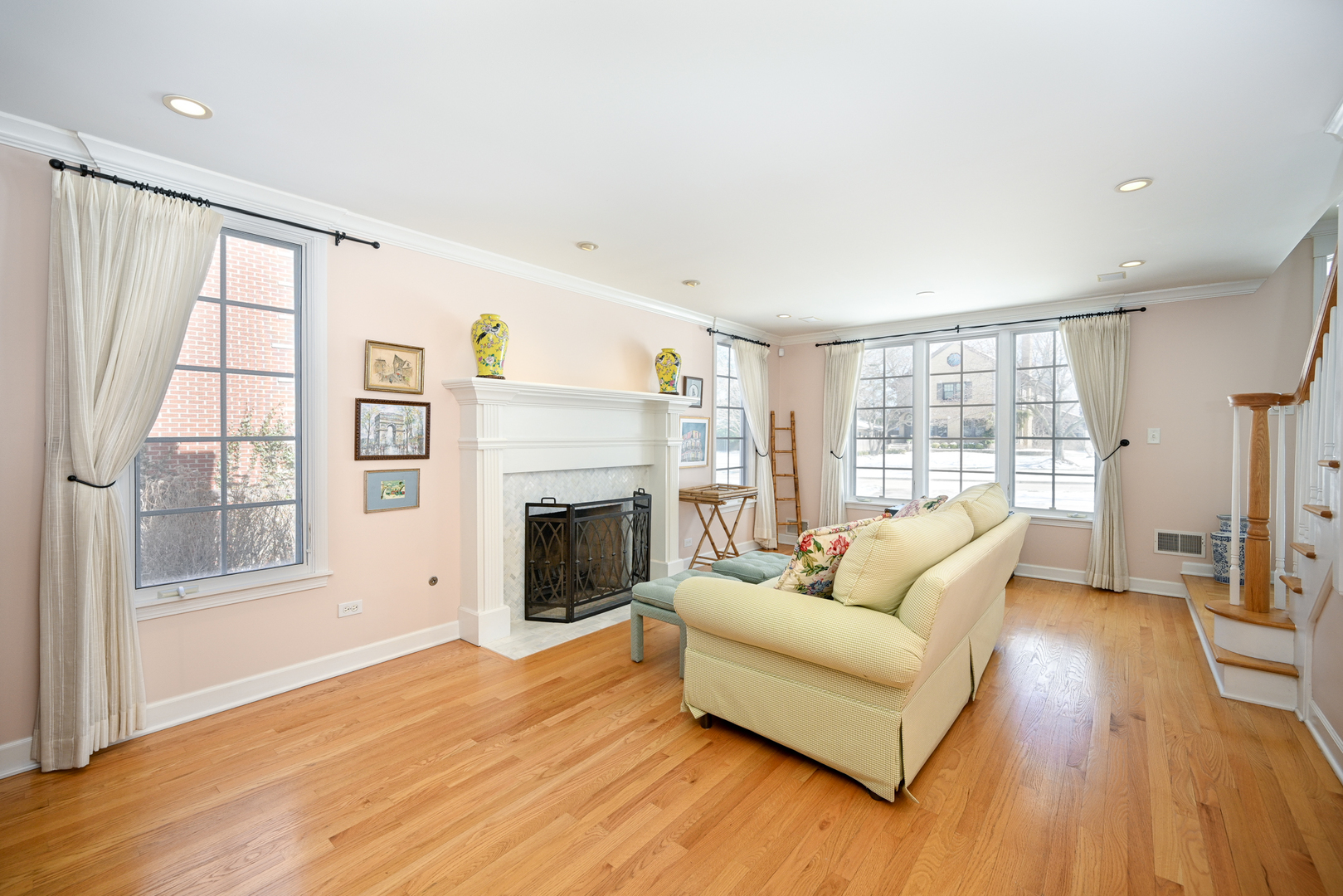 266 Exmoor Avenue, Glen Ellyn, IL 60137