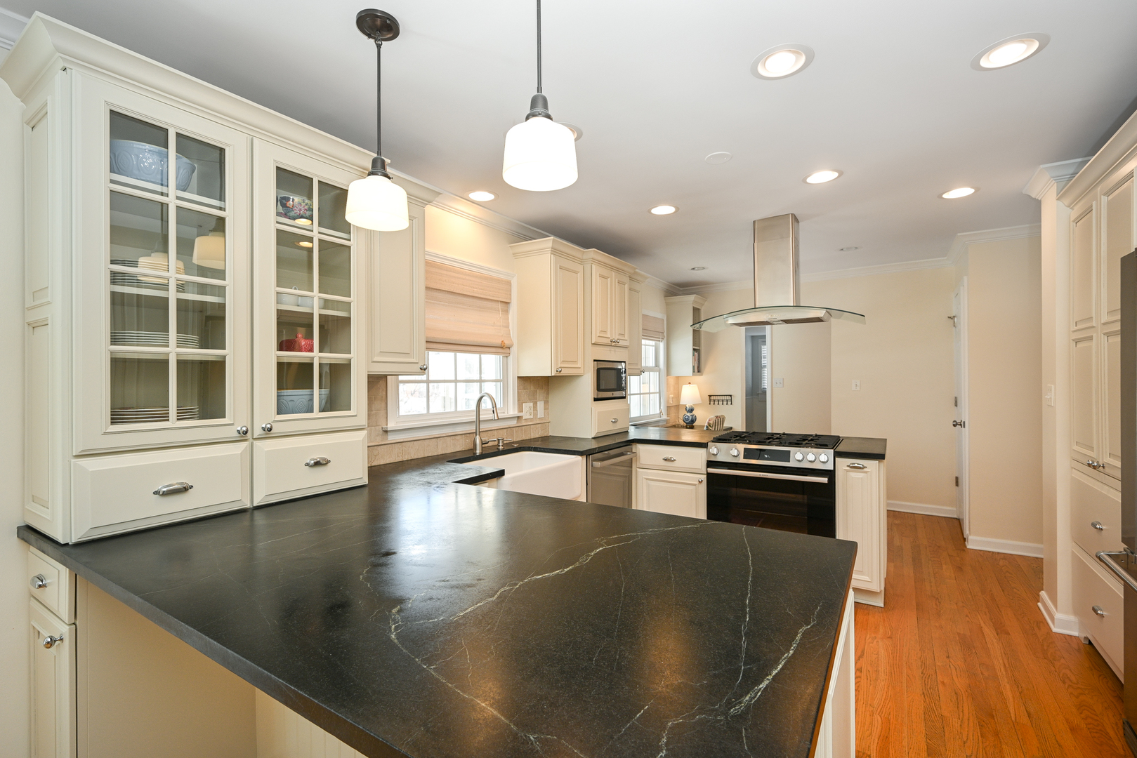 266 Exmoor Avenue, Glen Ellyn, IL 60137