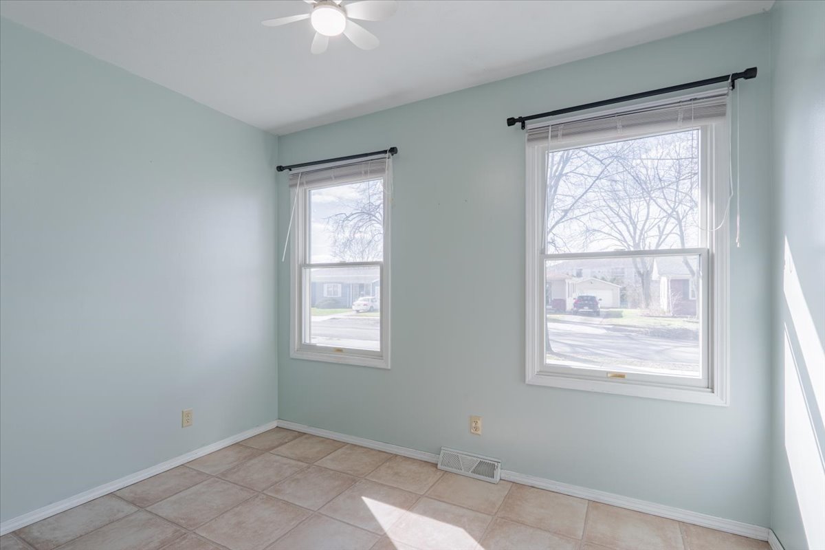 1826 E Lafayette Street, Bloomington, IL 61701