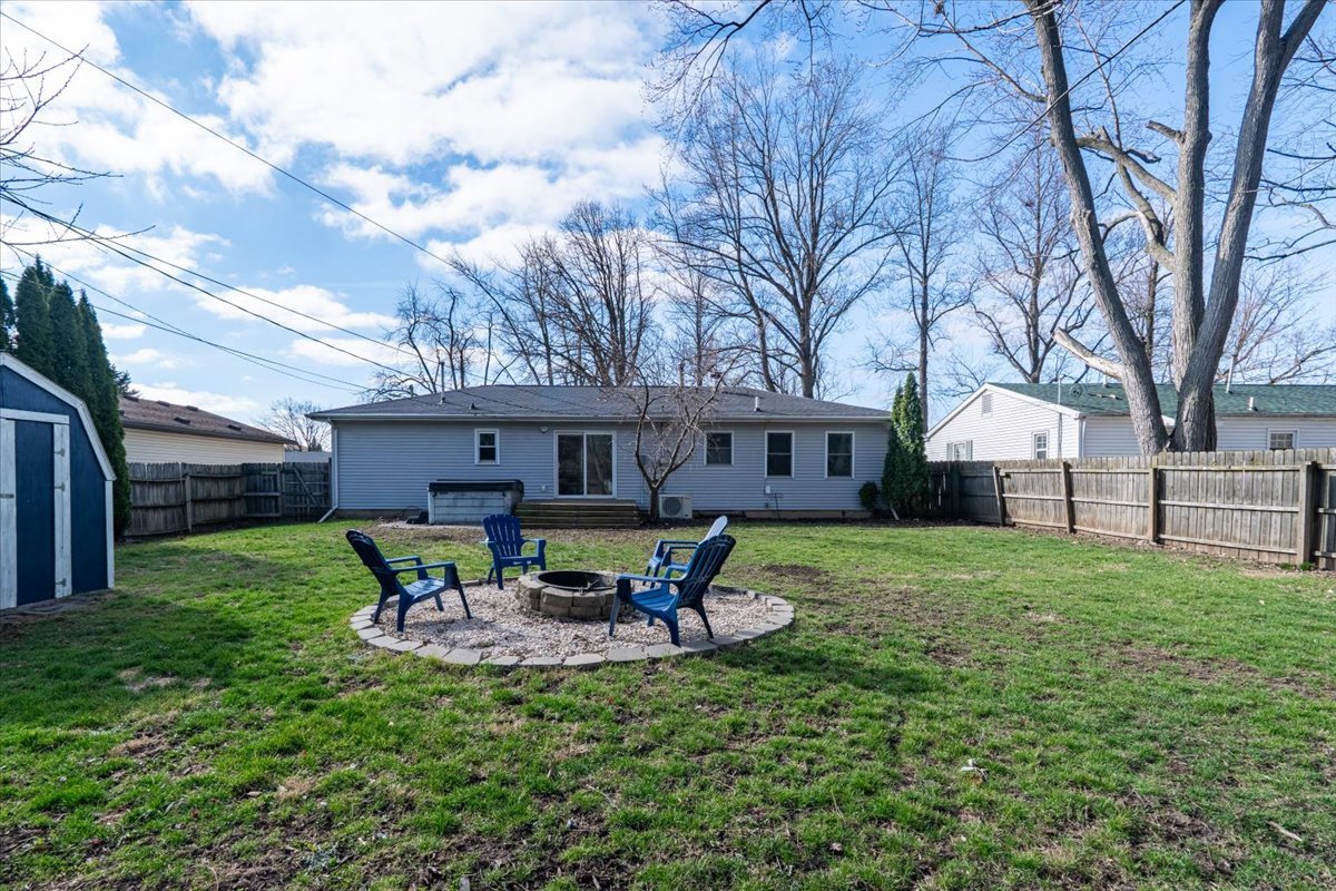 1826 E Lafayette Street, Bloomington, IL 61701