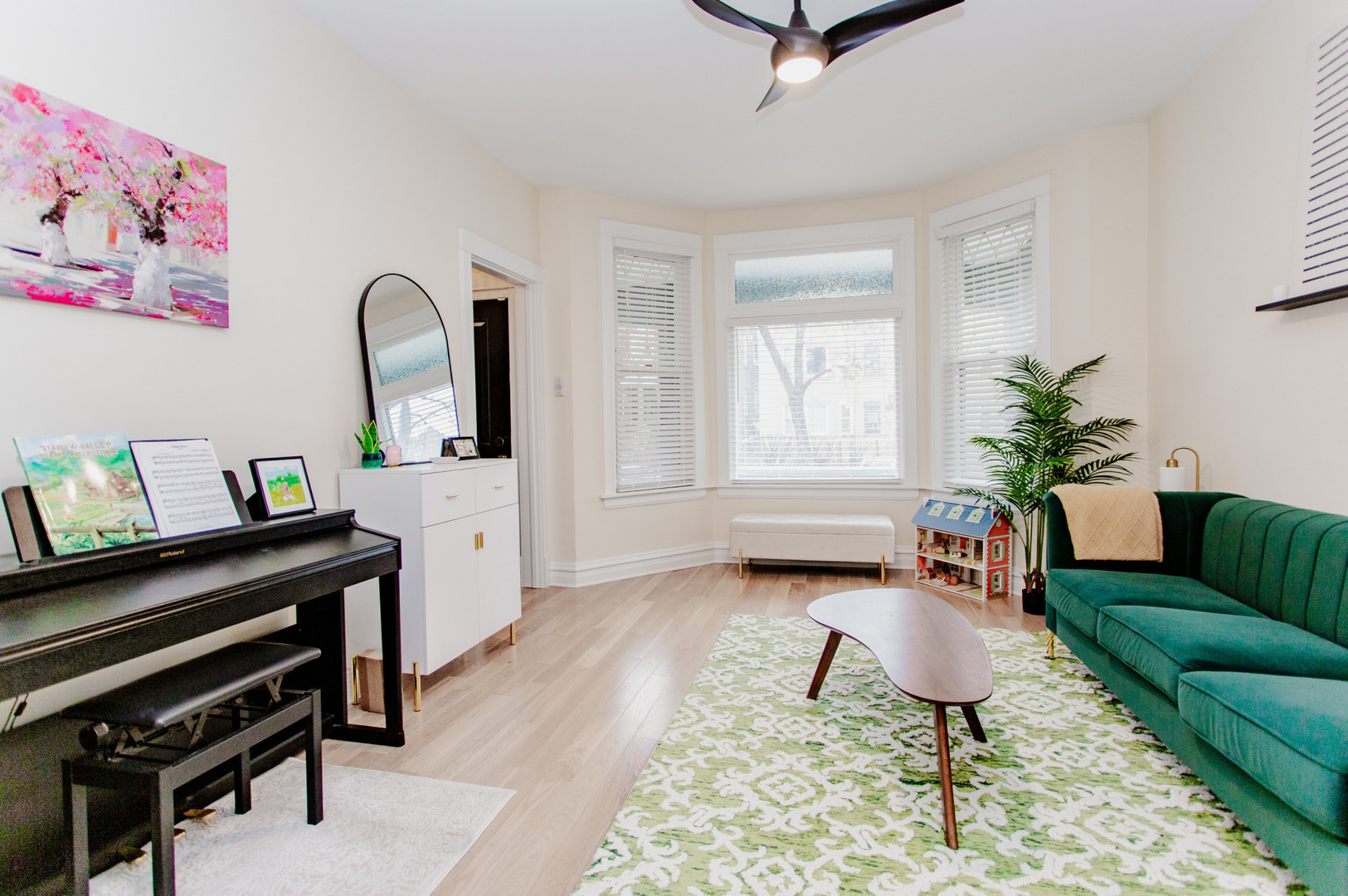 3902 N Saint Louis Avenue, Chicago, IL 60618