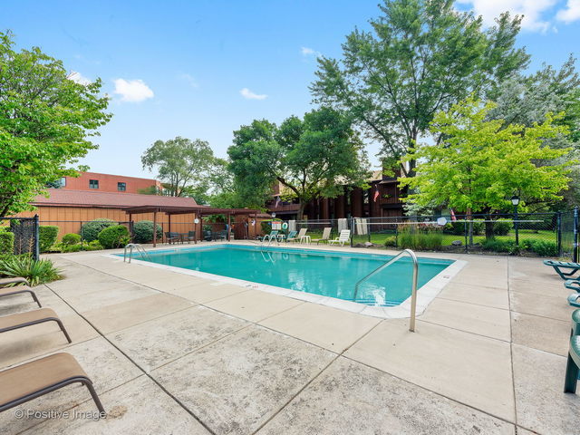 1S055 Spring Road #1C, Oakbrook Terrace, IL 60181