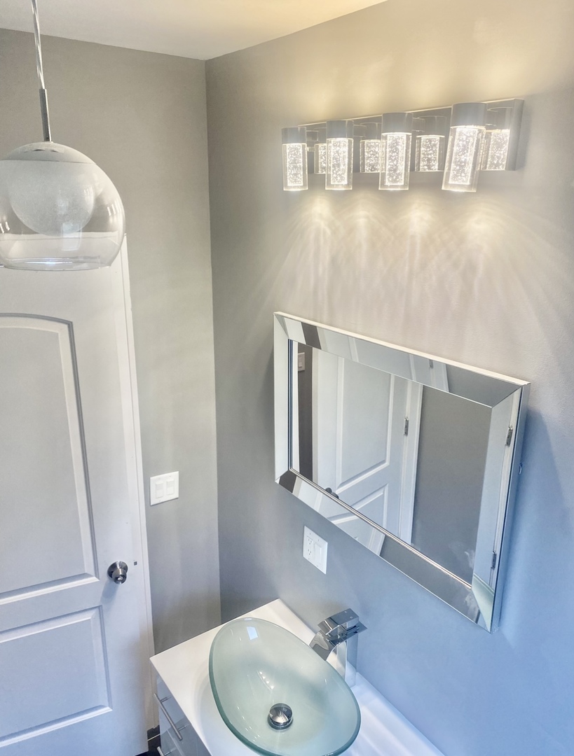 7806 S Rhodes Avenue, Chicago, IL 60619