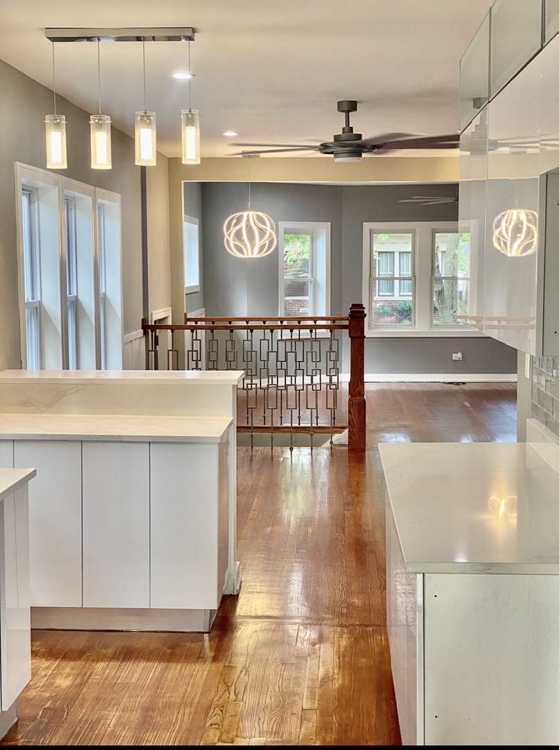 7806 S Rhodes Avenue, Chicago, IL 60619