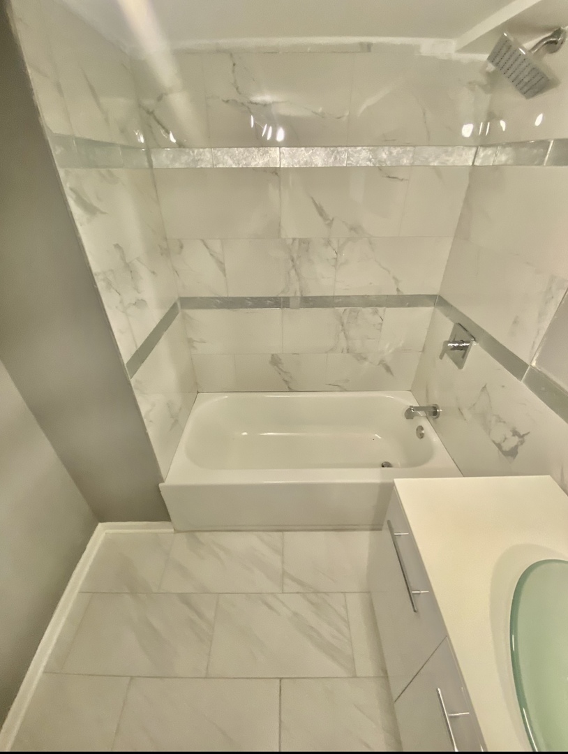 7806 S Rhodes Avenue, Chicago, IL 60619