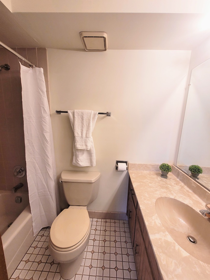 6305 S Nashville Avenue #2S, Chicago, IL 60638