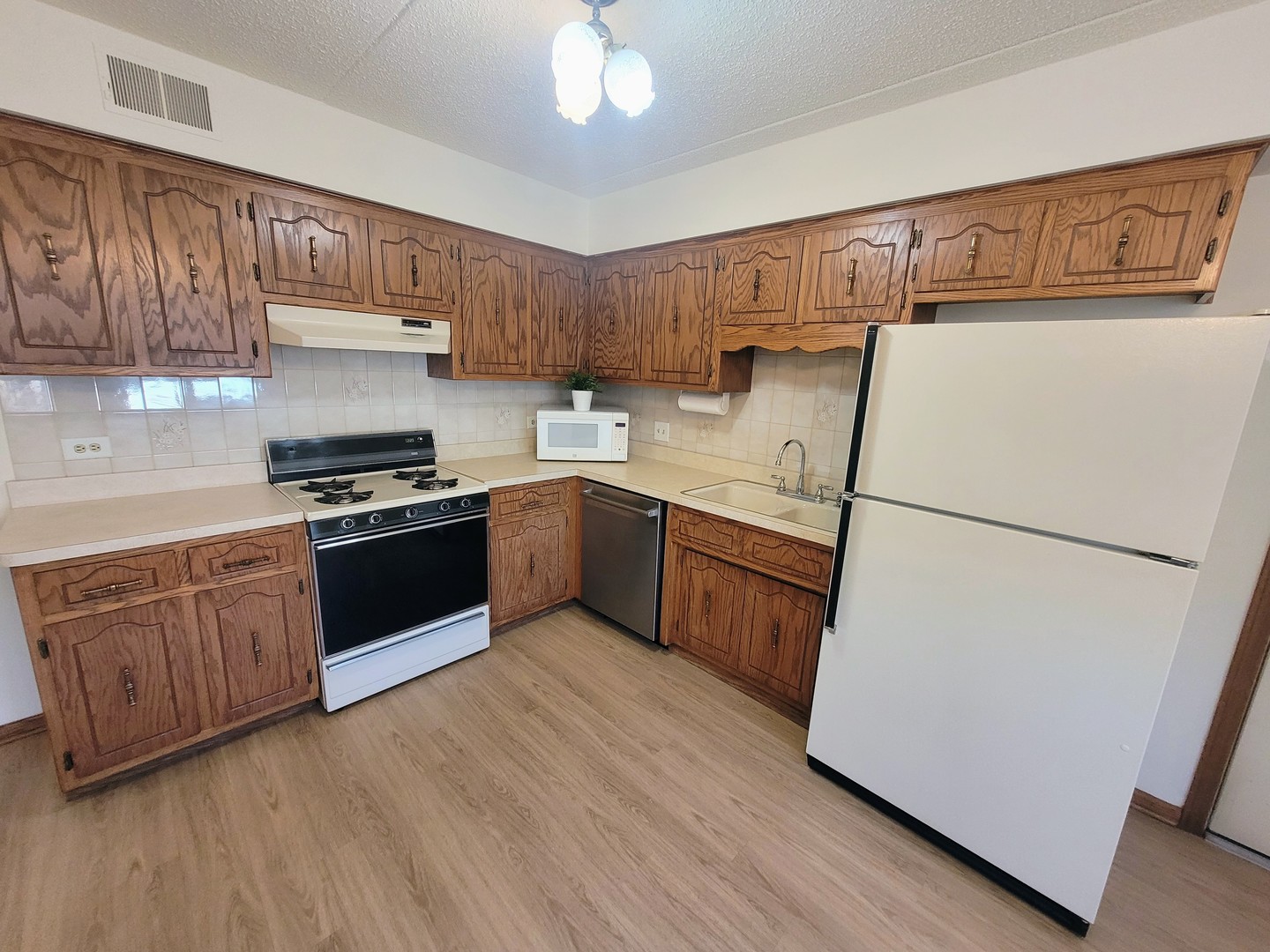 6305 S Nashville Avenue #2S, Chicago, IL 60638