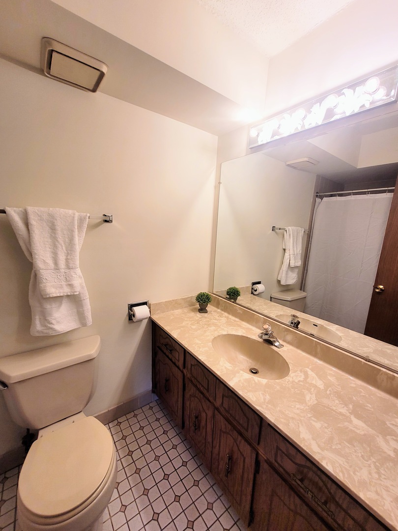 6305 S Nashville Avenue #2S, Chicago, IL 60638