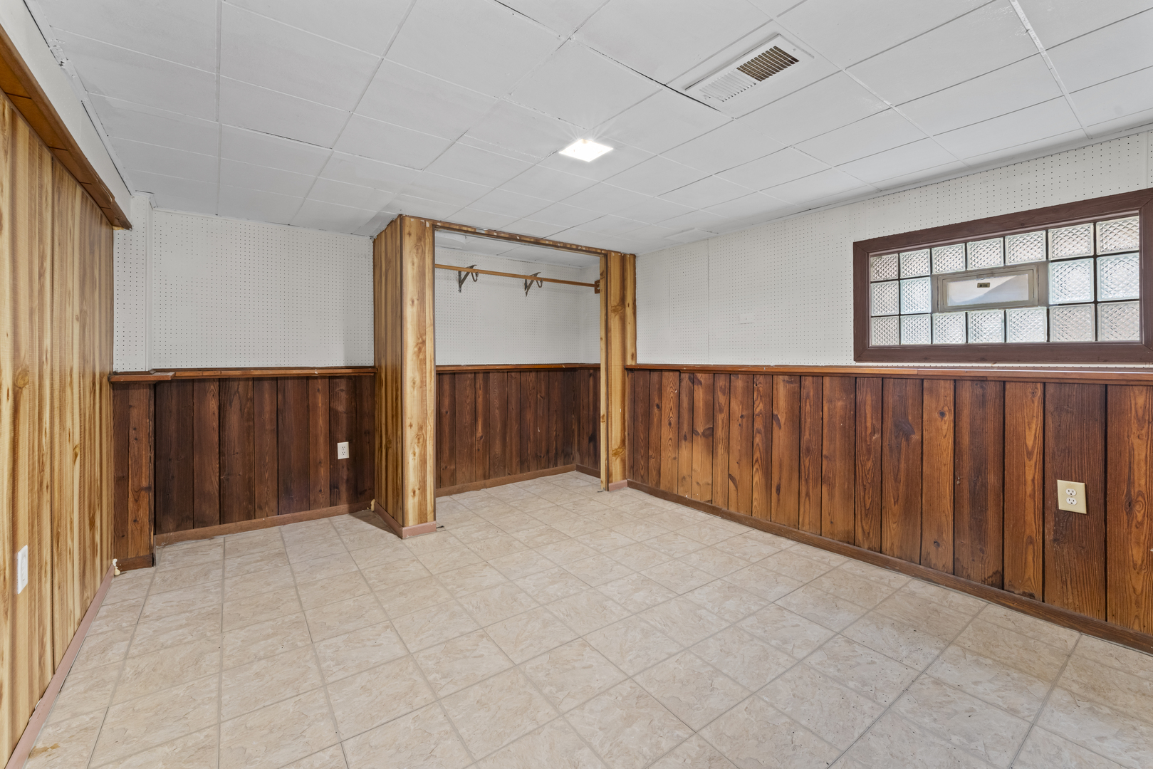 14231 S State Street, Riverdale, IL 60827