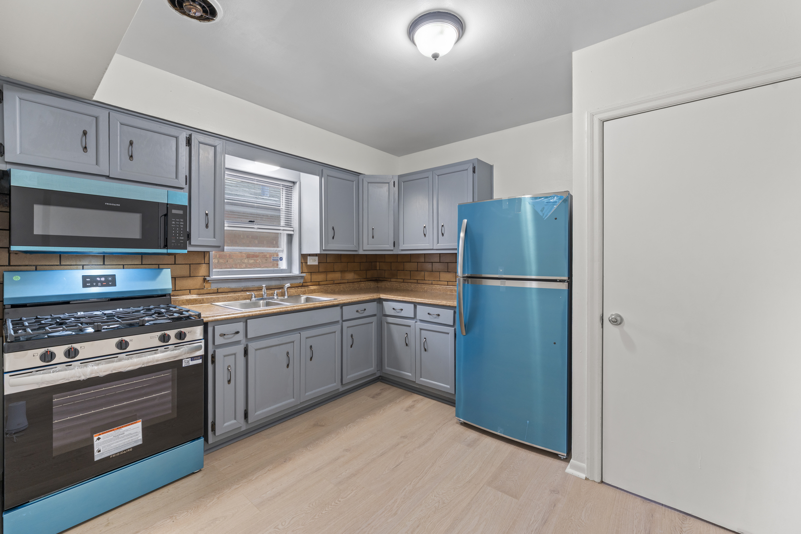 14231 S State Street, Riverdale, IL 60827