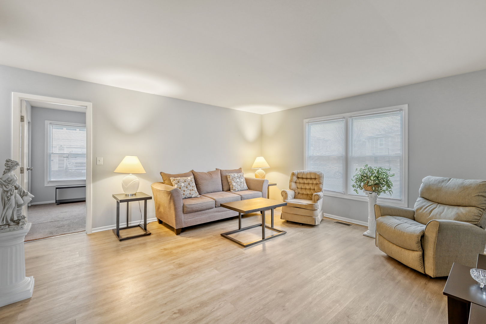 1064 Hampton Harbor #1064, Schaumburg, IL 60193