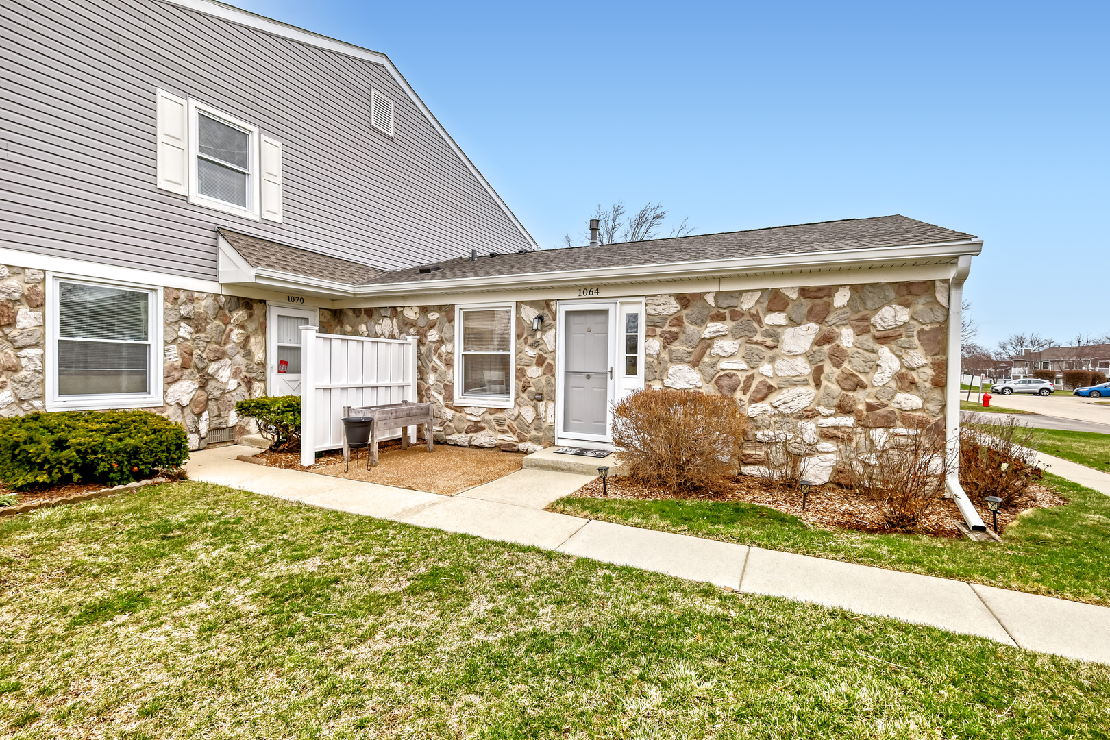 1064 Hampton Harbor #1064, Schaumburg, IL 60193