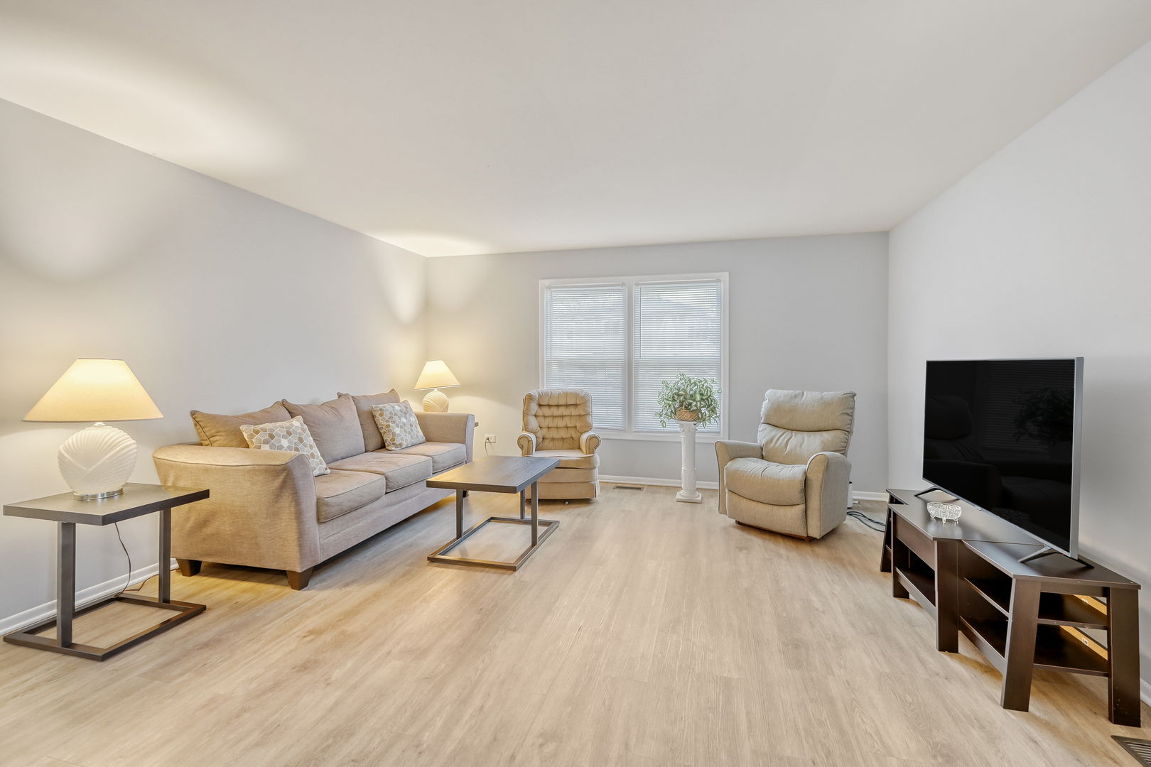 1064 Hampton Harbor #1064, Schaumburg, IL 60193