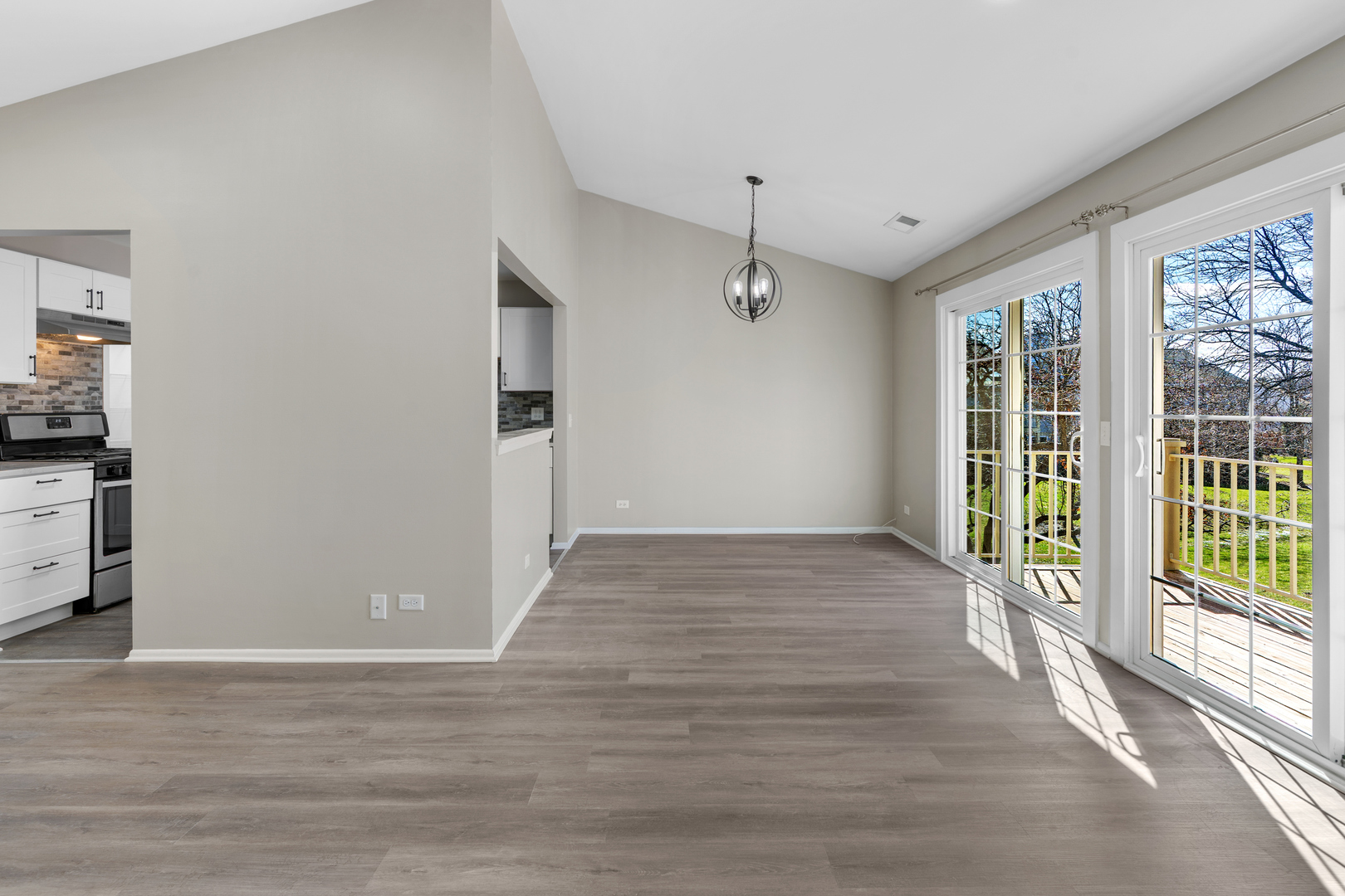 210 Dublin Lane #V2, Schaumburg, IL 60194