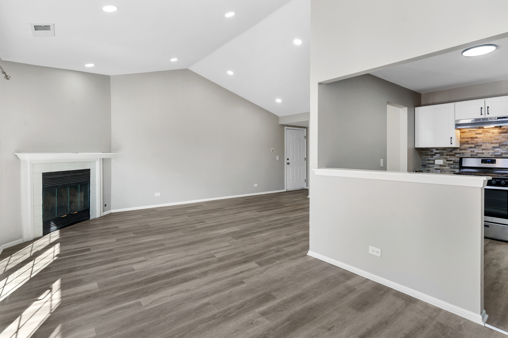 210 Dublin Lane #V2, Schaumburg, IL 60194