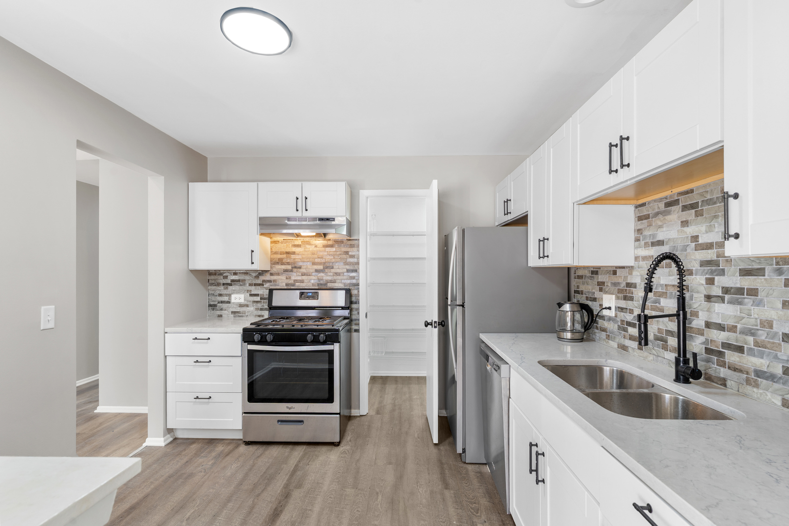 210 Dublin Lane #V2, Schaumburg, IL 60194