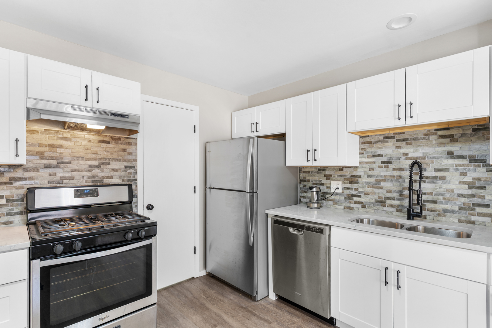 210 Dublin Lane #V2, Schaumburg, IL 60194