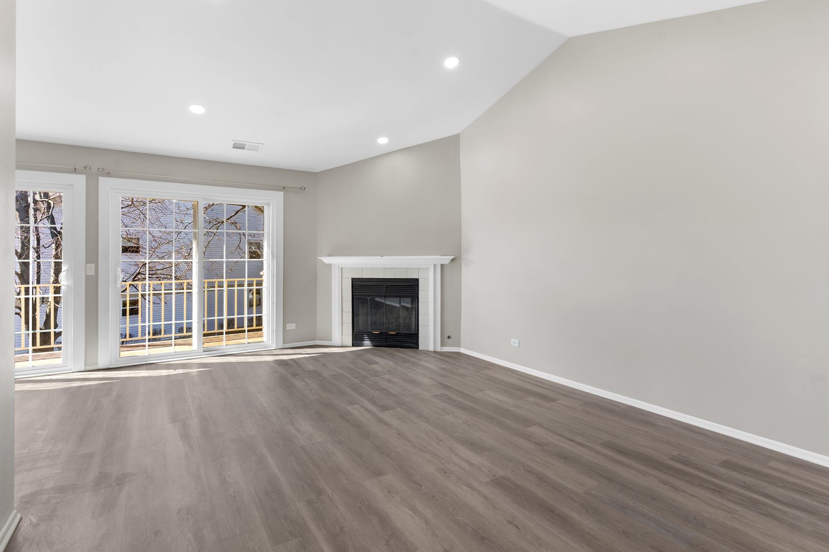 210 Dublin Lane #V2, Schaumburg, IL 60194