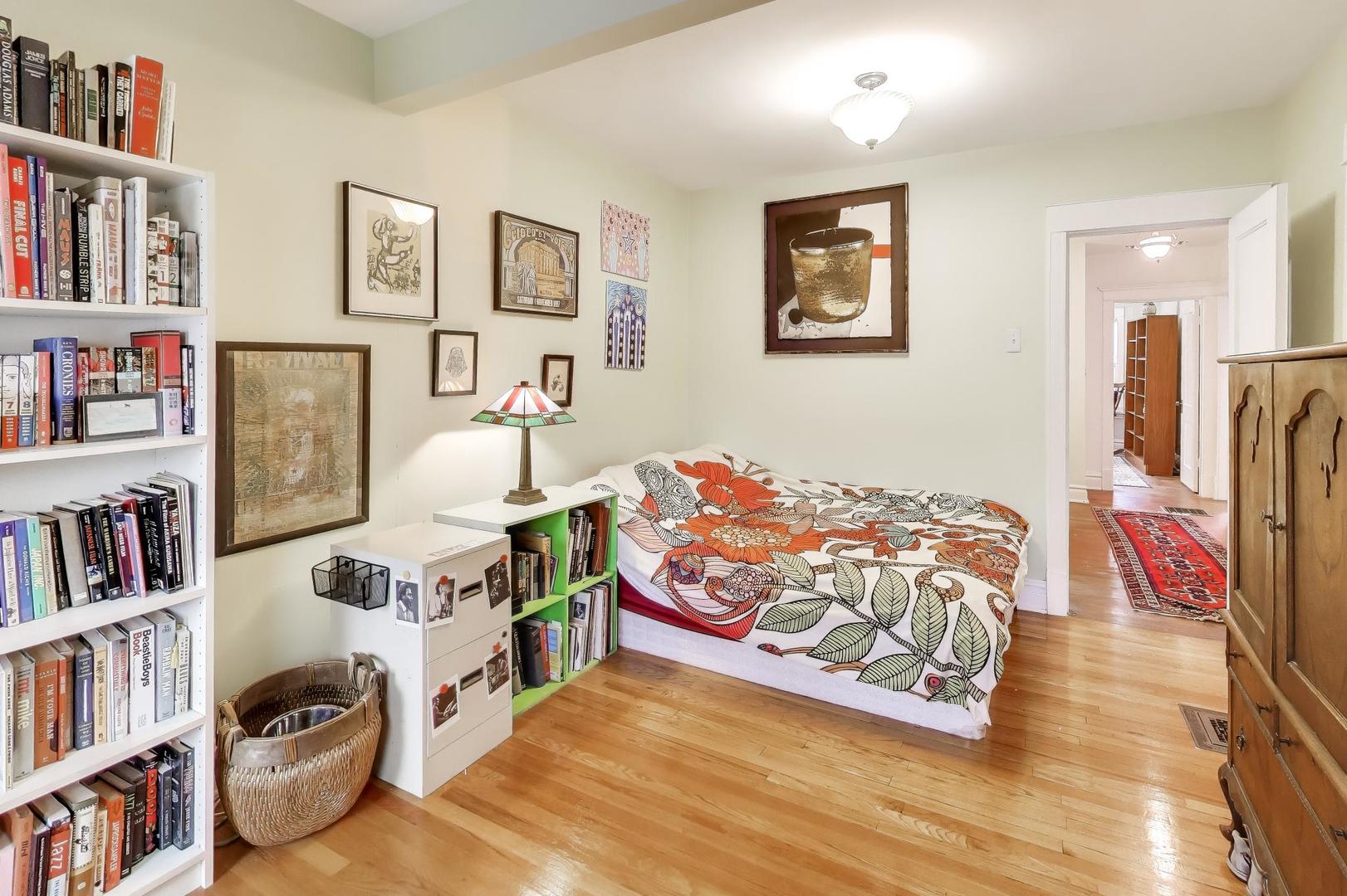 1308 W Glenlake Avenue, Chicago, IL 60660