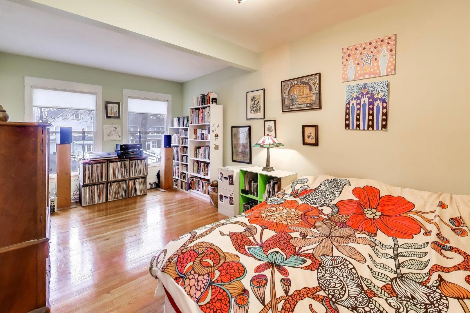 1308 W Glenlake Avenue, Chicago, IL 60660