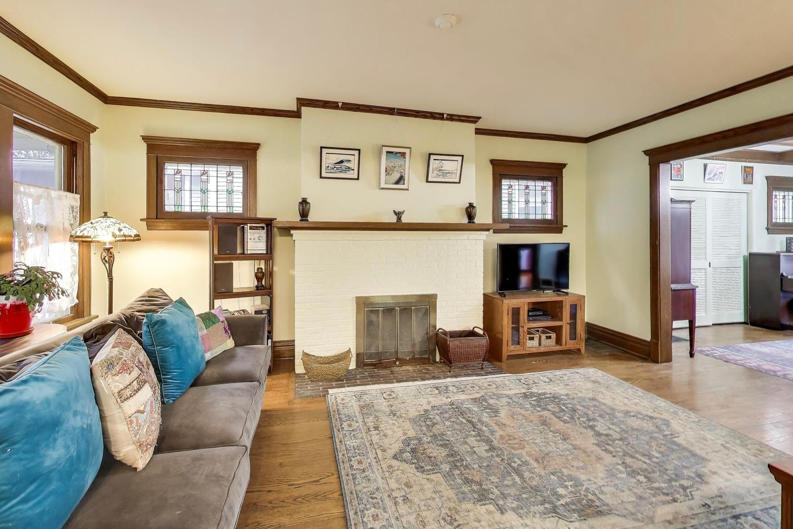 1308 W Glenlake Avenue, Chicago, IL 60660