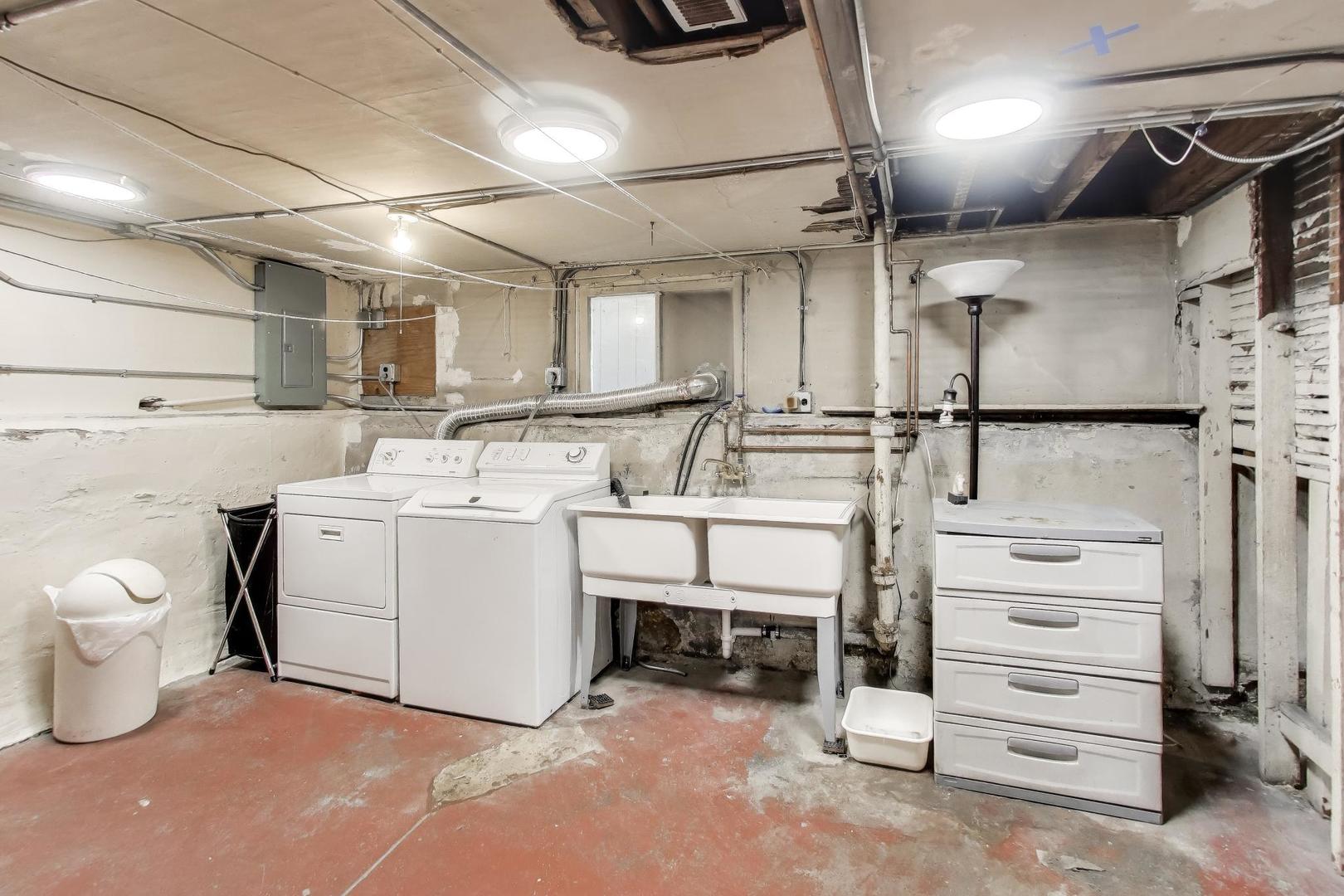 1308 W Glenlake Avenue, Chicago, IL 60660