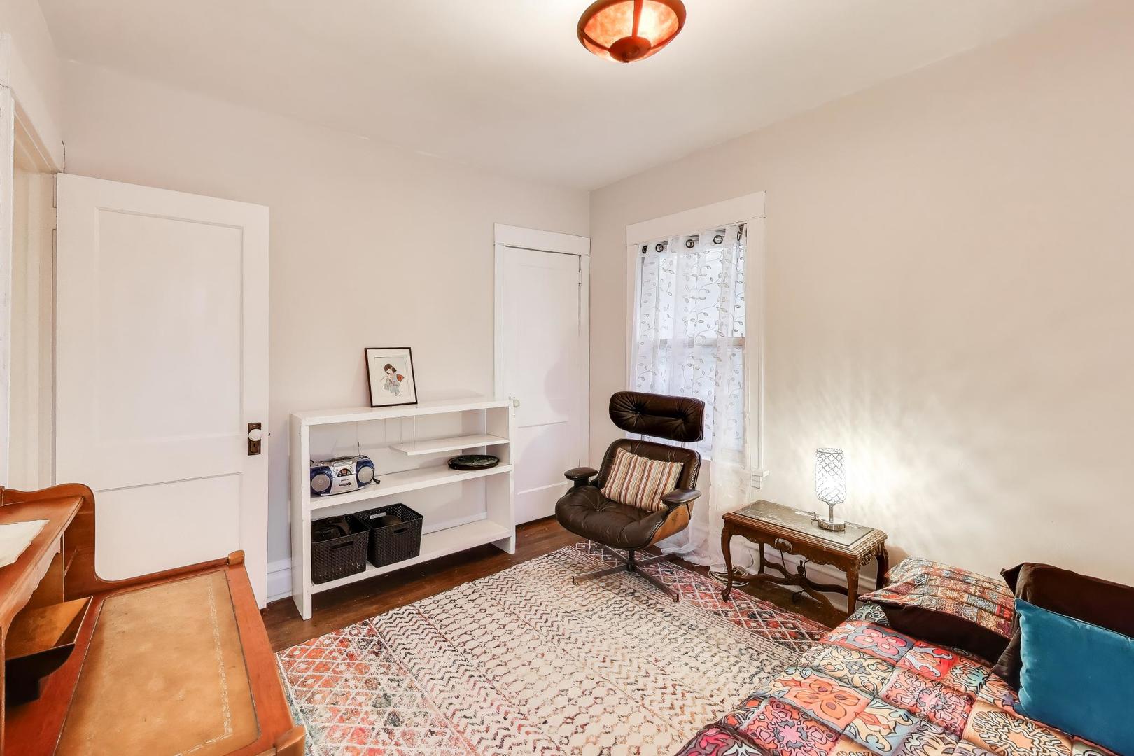 1308 W Glenlake Avenue, Chicago, IL 60660