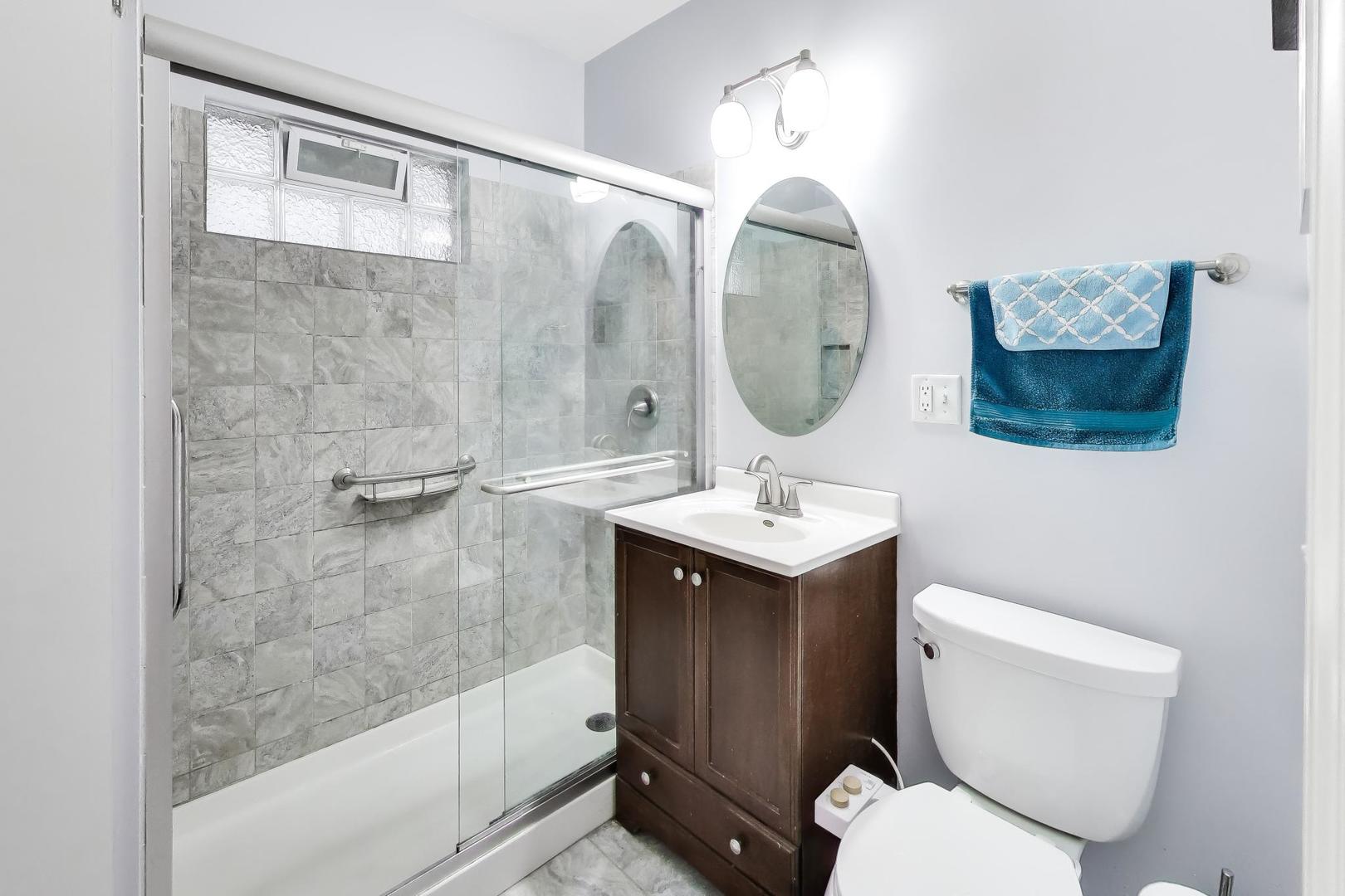 1308 W Glenlake Avenue, Chicago, IL 60660