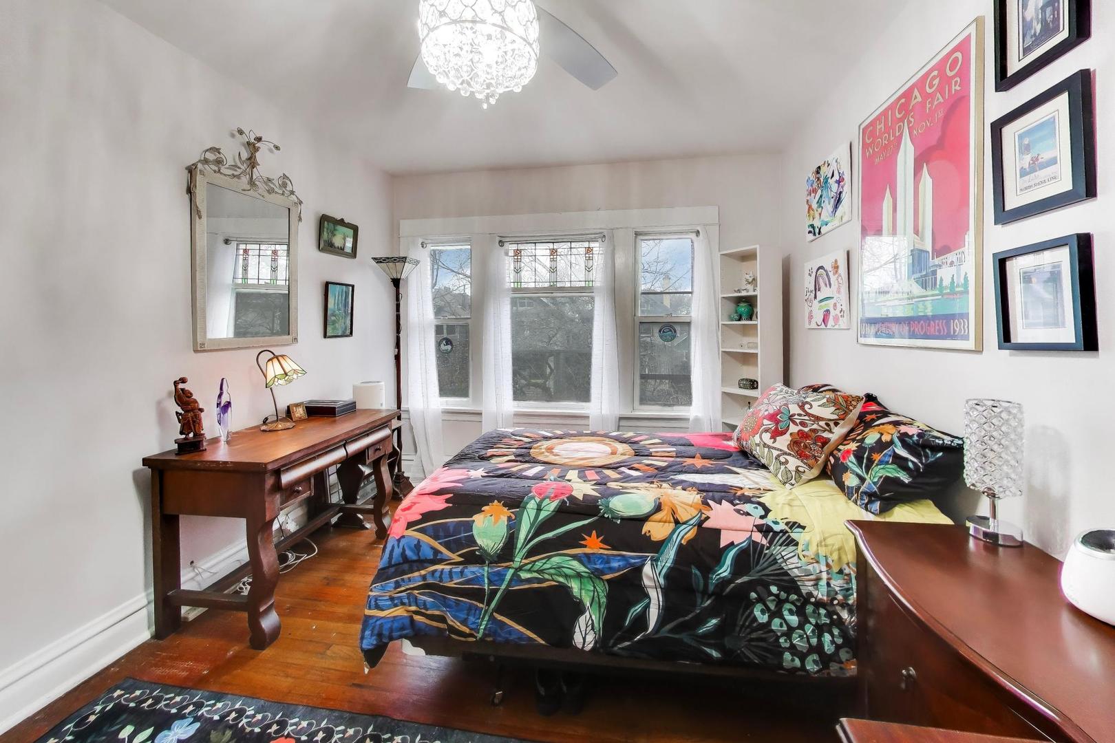 1308 W Glenlake Avenue, Chicago, IL 60660