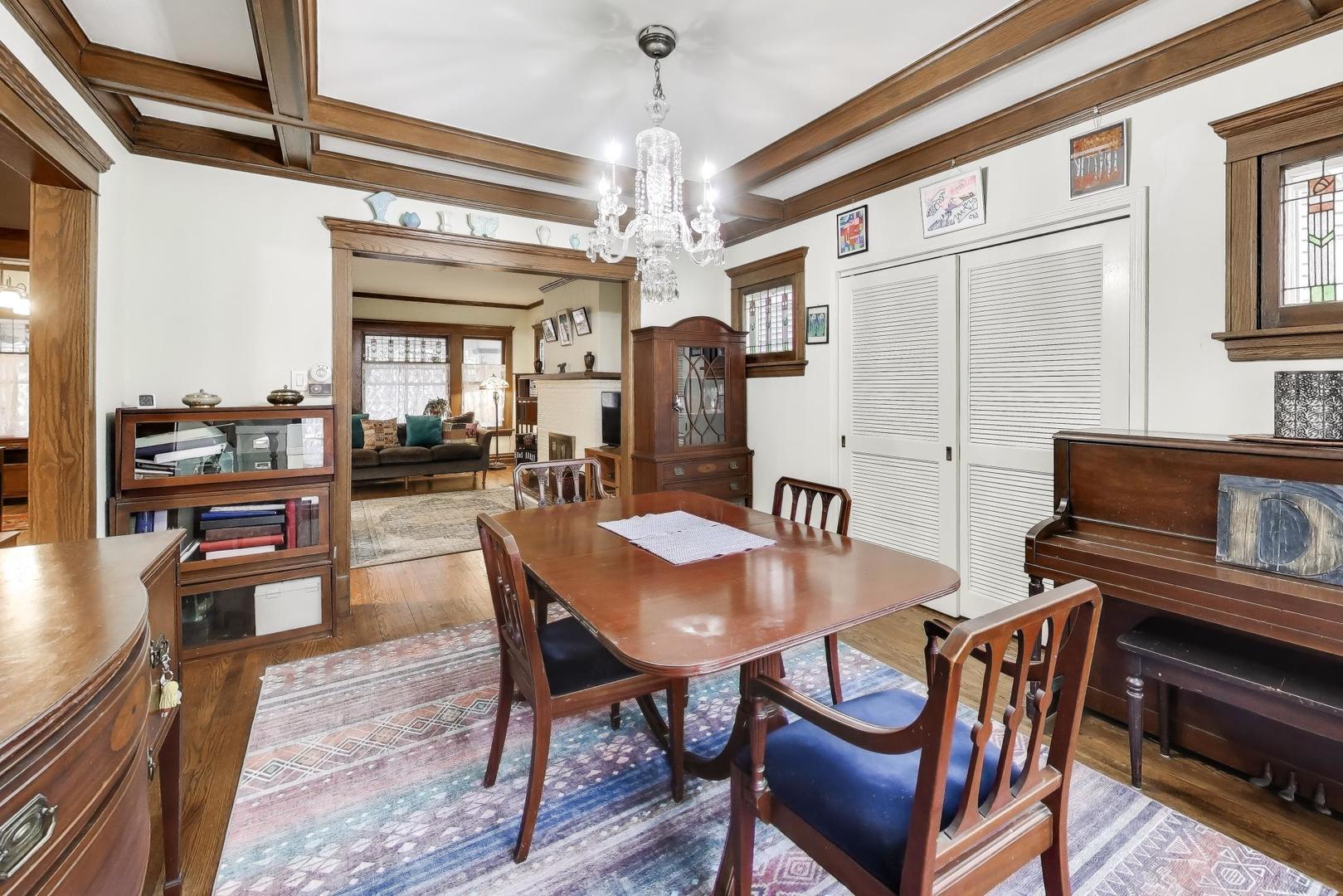 1308 W Glenlake Avenue, Chicago, IL 60660