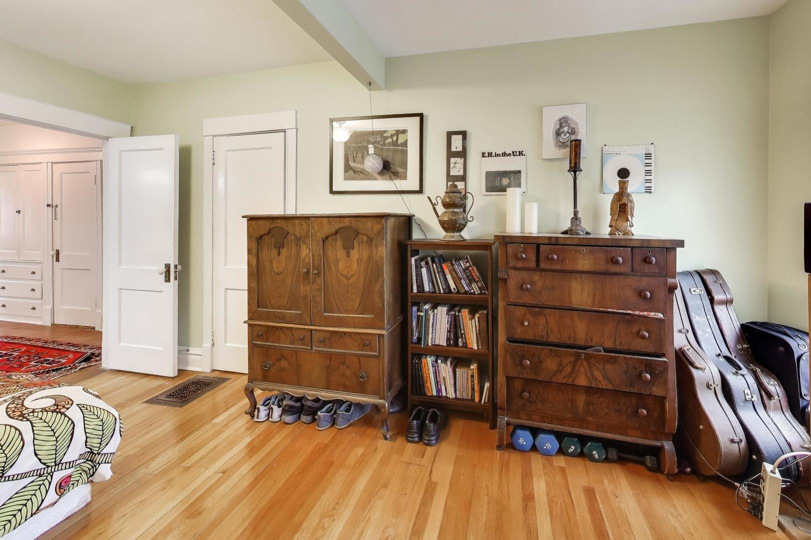 1308 W Glenlake Avenue, Chicago, IL 60660