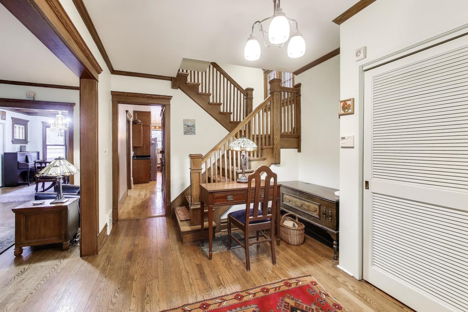 1308 W Glenlake Avenue, Chicago, IL 60660