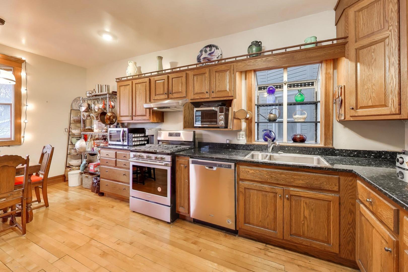 1308 W Glenlake Avenue, Chicago, IL 60660