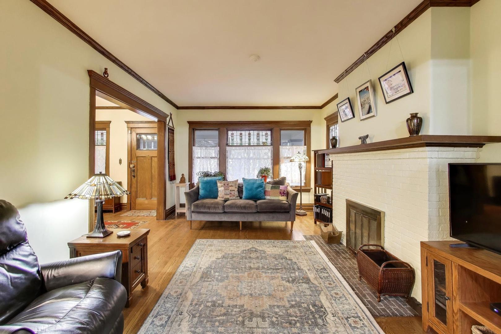 1308 W Glenlake Avenue, Chicago, IL 60660