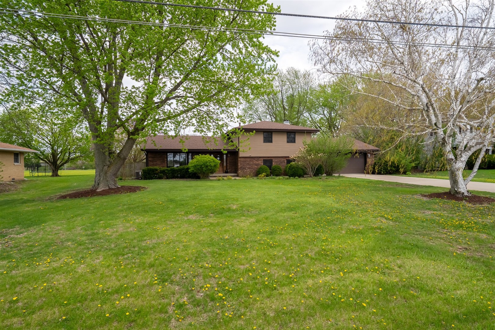 1102 Countryside Lane, Pontiac, IL 61764