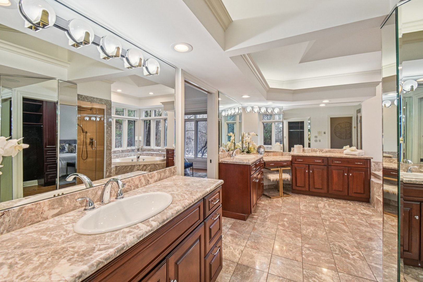 14 Briarwood Lane, Lincolnshire, IL 60069