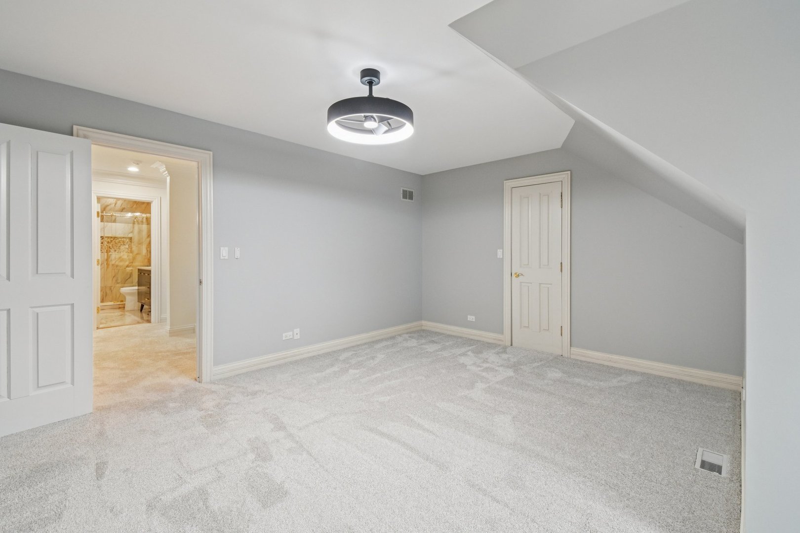 14 Briarwood Lane, Lincolnshire, IL 60069