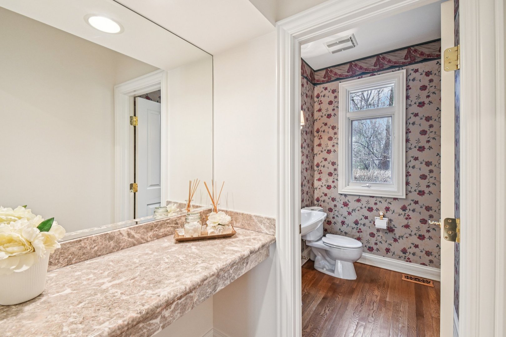 14 Briarwood Lane, Lincolnshire, IL 60069