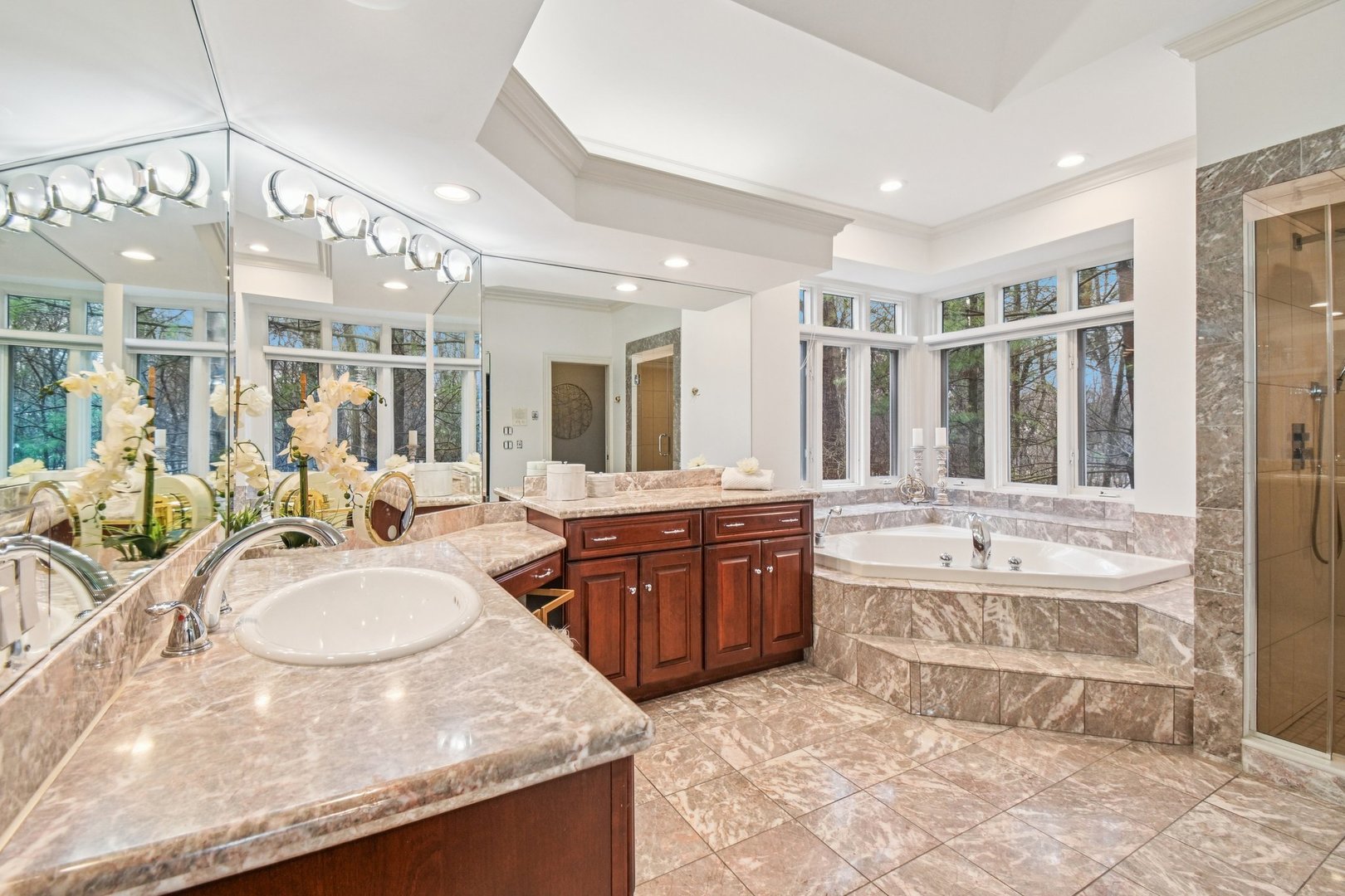 14 Briarwood Lane, Lincolnshire, IL 60069