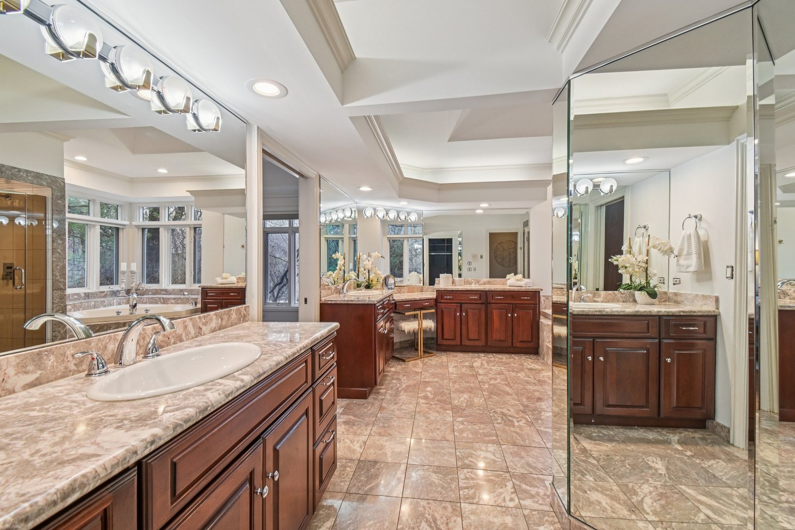 14 Briarwood Lane, Lincolnshire, IL 60069